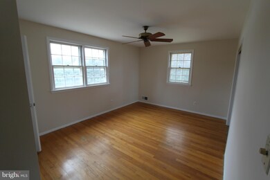 10701 Almond St, Fairfax, VA 22032 - photo 6
