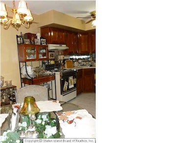 42 Daffodil Ln unit 71, Staten Island, NY 10314 - photo 6
