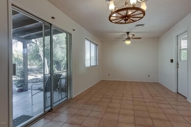 9006 E Gary Ln-27
