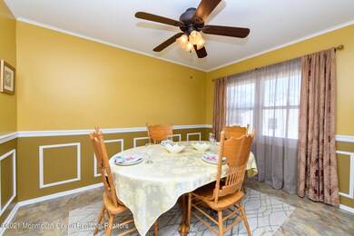 32 Berkshire dining room