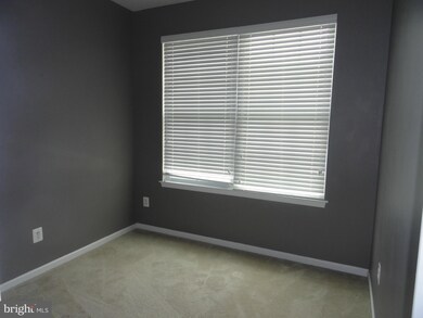 25099 Gunnery Square, Chantilly, VA 20152 - photo 2