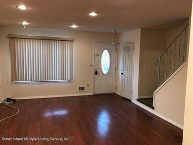 12 Hemlock Ct unit 134, Staten Island, NY 10309 - photo 2