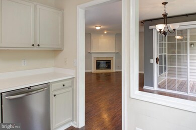 9280 Cardinal Forest Ln unit D 302, Lorton, VA 22079 - photo 6