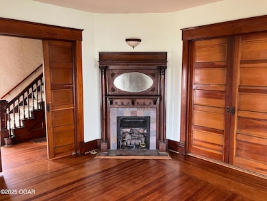 323 W Maple St, Columbus, KS 66725 - photo 6