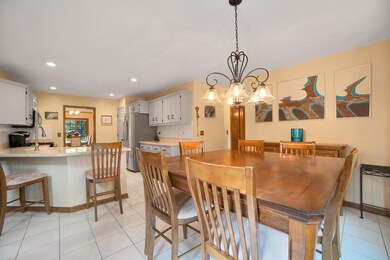 3912 Falcon Dr, Naperville, IL 60564 - photo 5