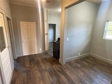 220 N 8th St, Clinton, OK 73601 - photo 7