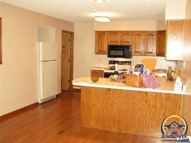 7044 SW 33rd St, Topeka, KS 66614 - photo 6