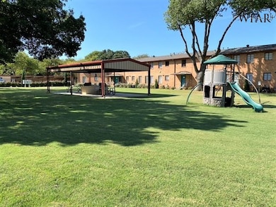 3701 Southmoor Ln unit . E12, Wichita Falls, TX 76302 - photo 5