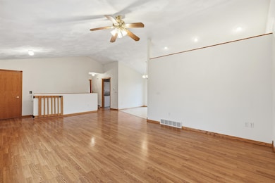 305 Mack Dr unit 9, Reedsburg, WI 53959 - photo 5