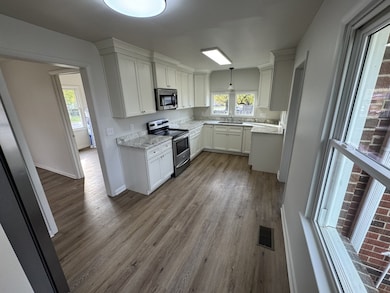 417 E Forrest Ave, Lebanon, TN 37087 - photo 2