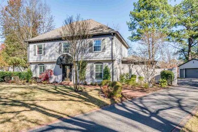 Back garage with a huge cove lot. Loads of space o