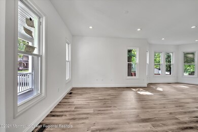 04-LIVING ROOM