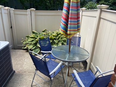 44 Regent Cir, Brookline, MA 02445 - photo 5