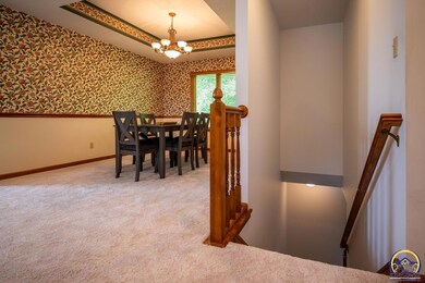 2433 SW Camelot Place, Topeka, KS 66614 - photo 5