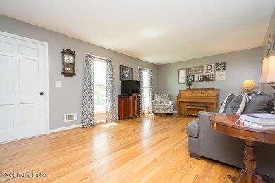 9303 Hudson Ln, Louisville, KY 40291 - photo 2
