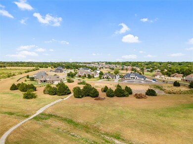 1300 Estate Dr, Ennis, TX 75119 - photo 5