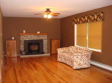 193 Hawthorne Dr, Milford, PA 18337 - photo 2