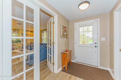 006-1 Entryway