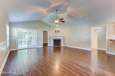 2423 Red Maple Cir-print-005-031-Main Li