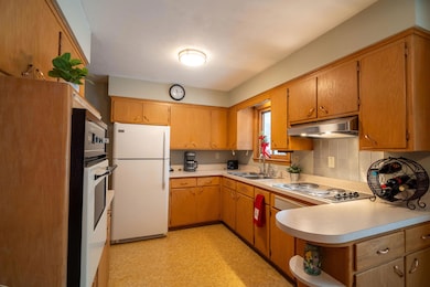 632 S 16th Ave, West Bend, WI 53095 - photo 6