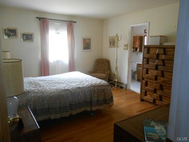 5752 Tomahawk Ln, Zionsville, PA 18092 - photo 7