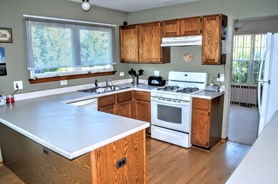 2018 Clematis Dr, Algonquin, IL 60102 - photo 2