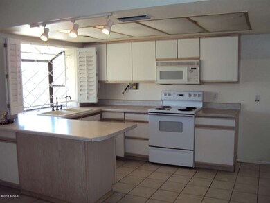 OPEN KITCHEN