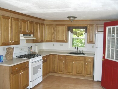 11 Hoover St, Plymouth, MA 02360 - photo 5