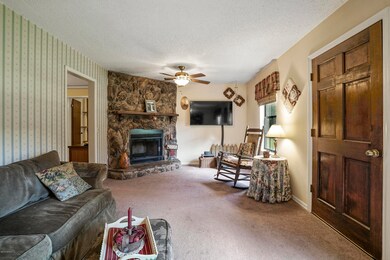 4321 chokeberry livingroom