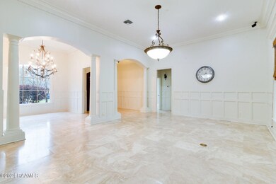 6-web-or-mls- 215 E Peck Blvd-2