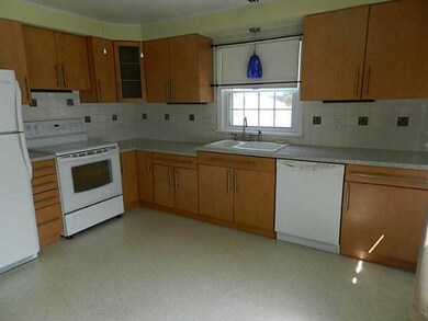 17 Verndale Cir, Bristol, RI 02809 - photo 2