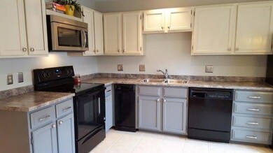 5 Penny Royal Ct unit 8b, Yarmouth, ME 04096 - photo 2