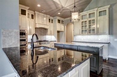 19504 Rambling Creek Dr, Edmond, OK 73012 - photo 5