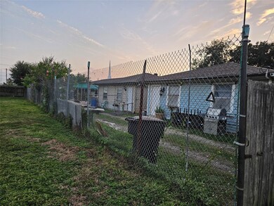 3928 Linder St, Houston, TX 77026 - photo 7