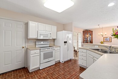306 Lazelle Place Lanekitchen 3