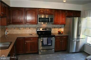 112 Gretna Green Ct unit XII-72, Alexandria, VA 22304 - photo 2
