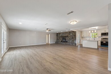 2672 W Laurel Dr, Alford, FL 32420 - photo 4