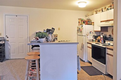 416 Hildred Dr unit 416, Burlington, VT 05401 - photo 3