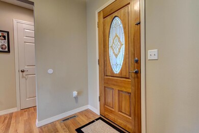 576 S Peachum Pl-7