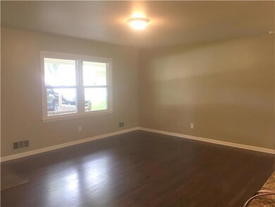 7002 Halsey Dr, Shawnee, KS 66216 - photo 4