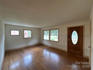 1431 Woodhill Ln, Charlotte, NC 28205 - photo 3