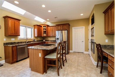 Eat-in Kitchen