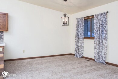 Dining Area 9083-SMALL