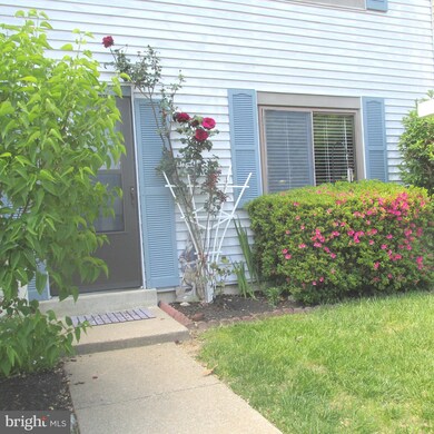 2565 Fox Ridge Ct unit 60, Woodbridge, VA 22192 - photo 2