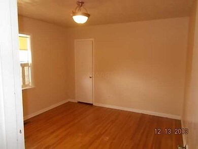 HALLWAY OFF LR