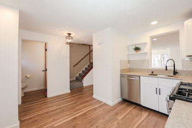 40 Merrimack Dr, MerriMacK, NH 03054 - photo 3