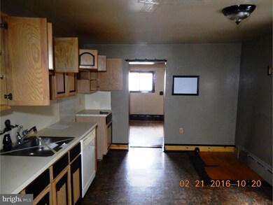 329 W 5th St, Lansdale, PA 19446 - photo 3