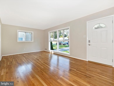 113 Hutton St, Gaithersburg, MD 20877 - photo 4