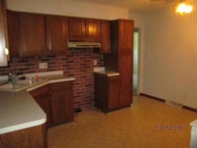 2667 Maywood Rd, Columbus, OH 43232 - photo 4