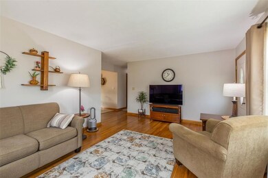 3301 Iris Ave NW, Cedar Rapids, IA 52405 - photo 4